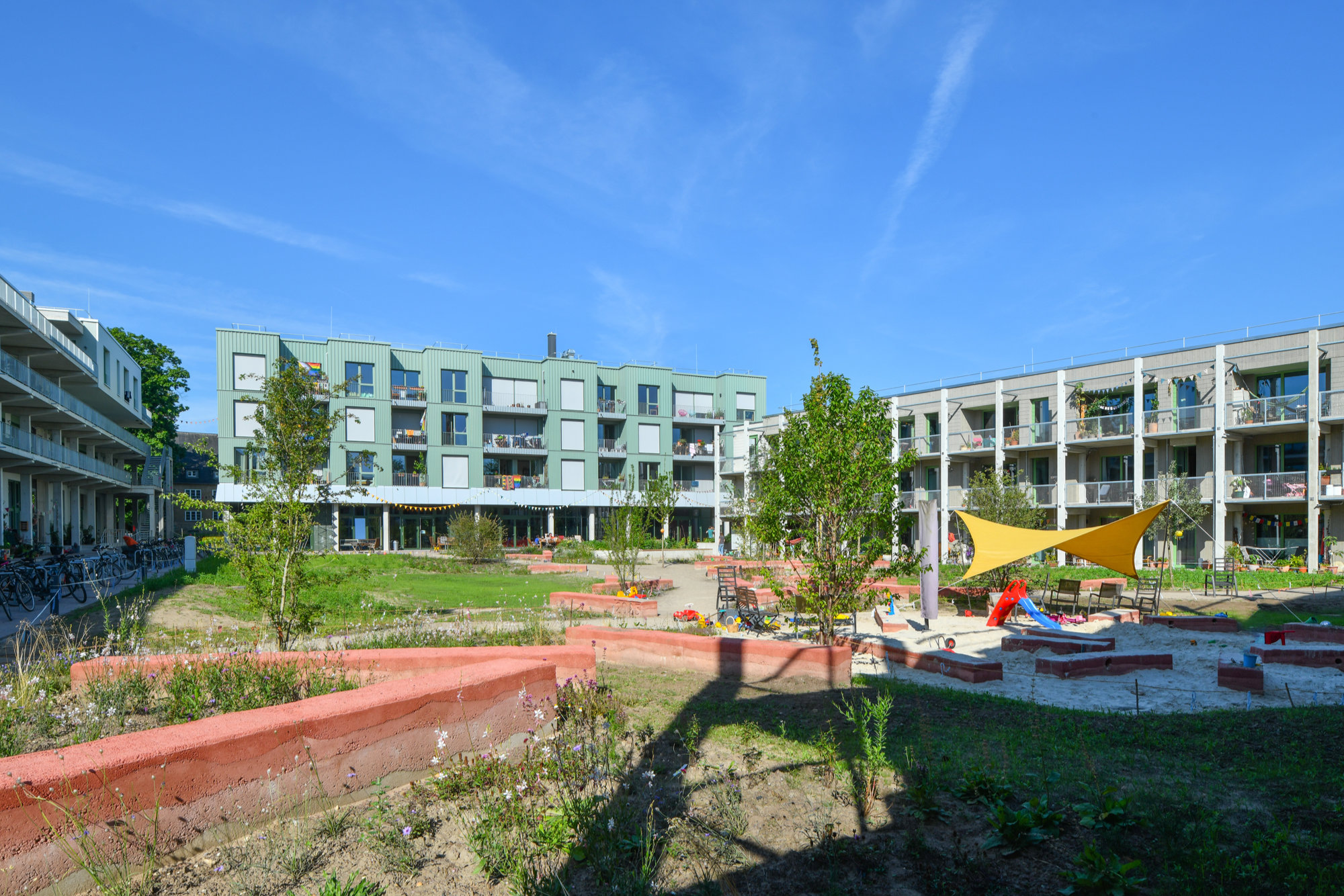 W1OXF-Blick-in-den-Innenhof