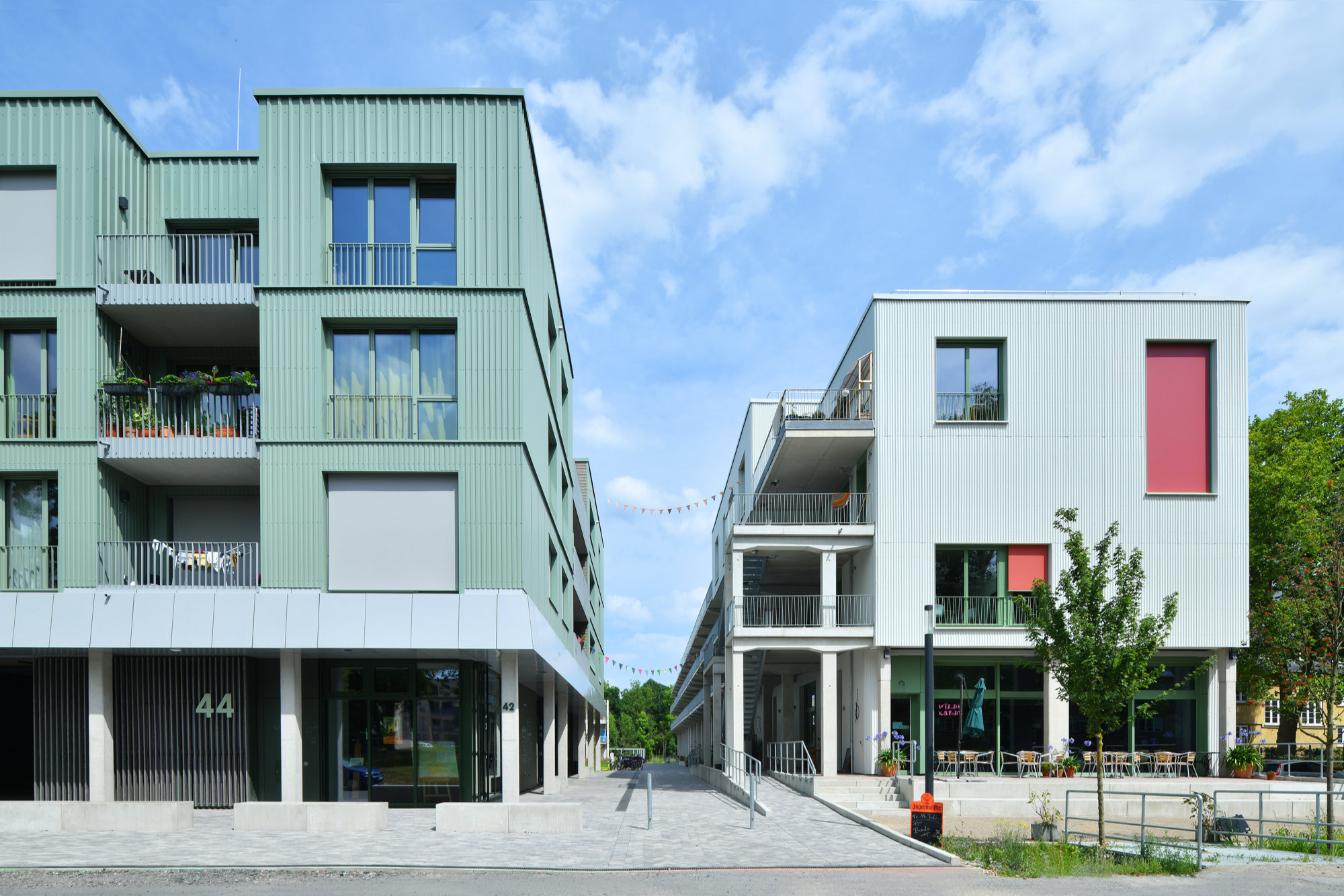 W1OXF-Blick-in-die-Werkstrasse
