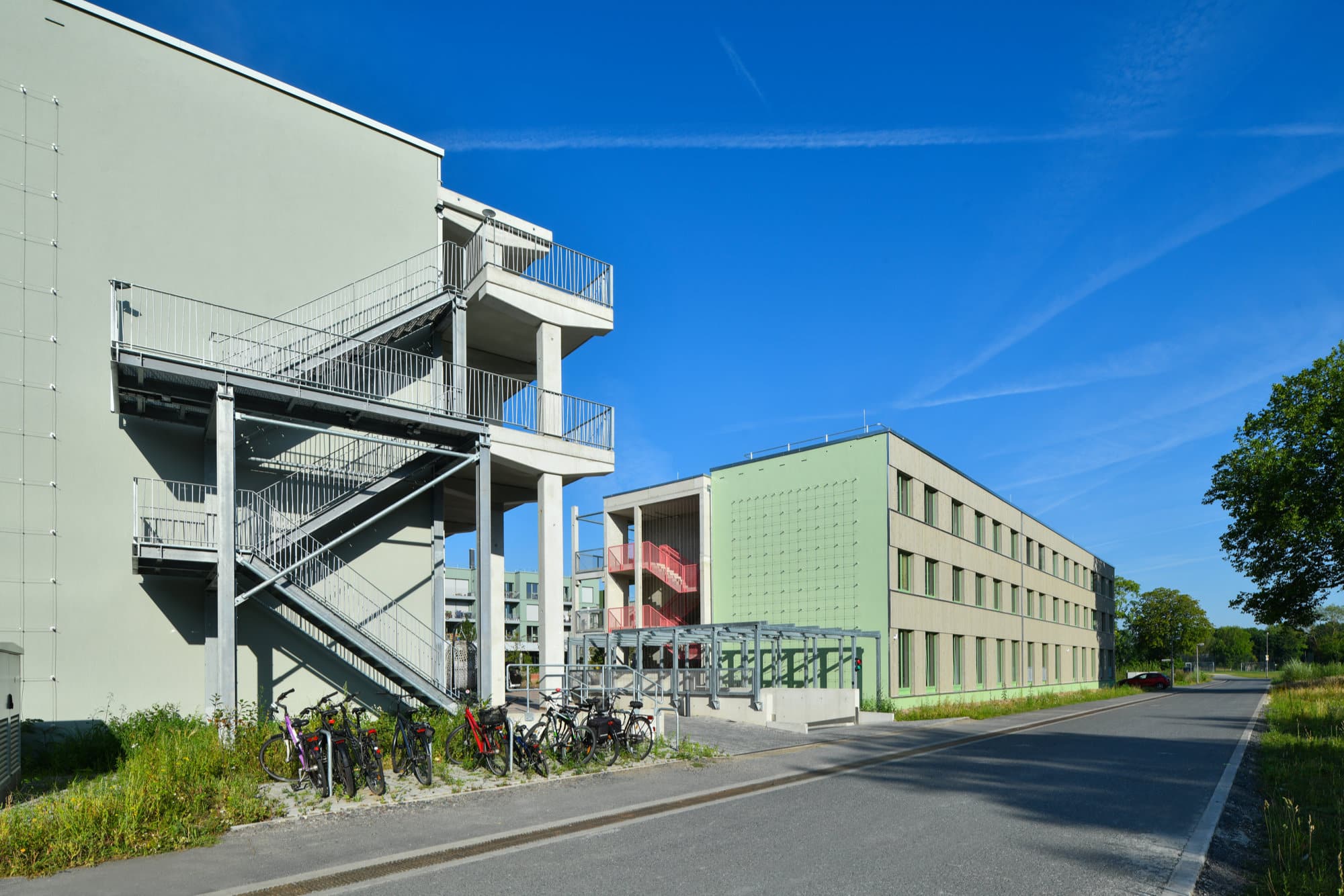 W1OXF-Blick-von-aussen-auf-Riegel-und-Winkel